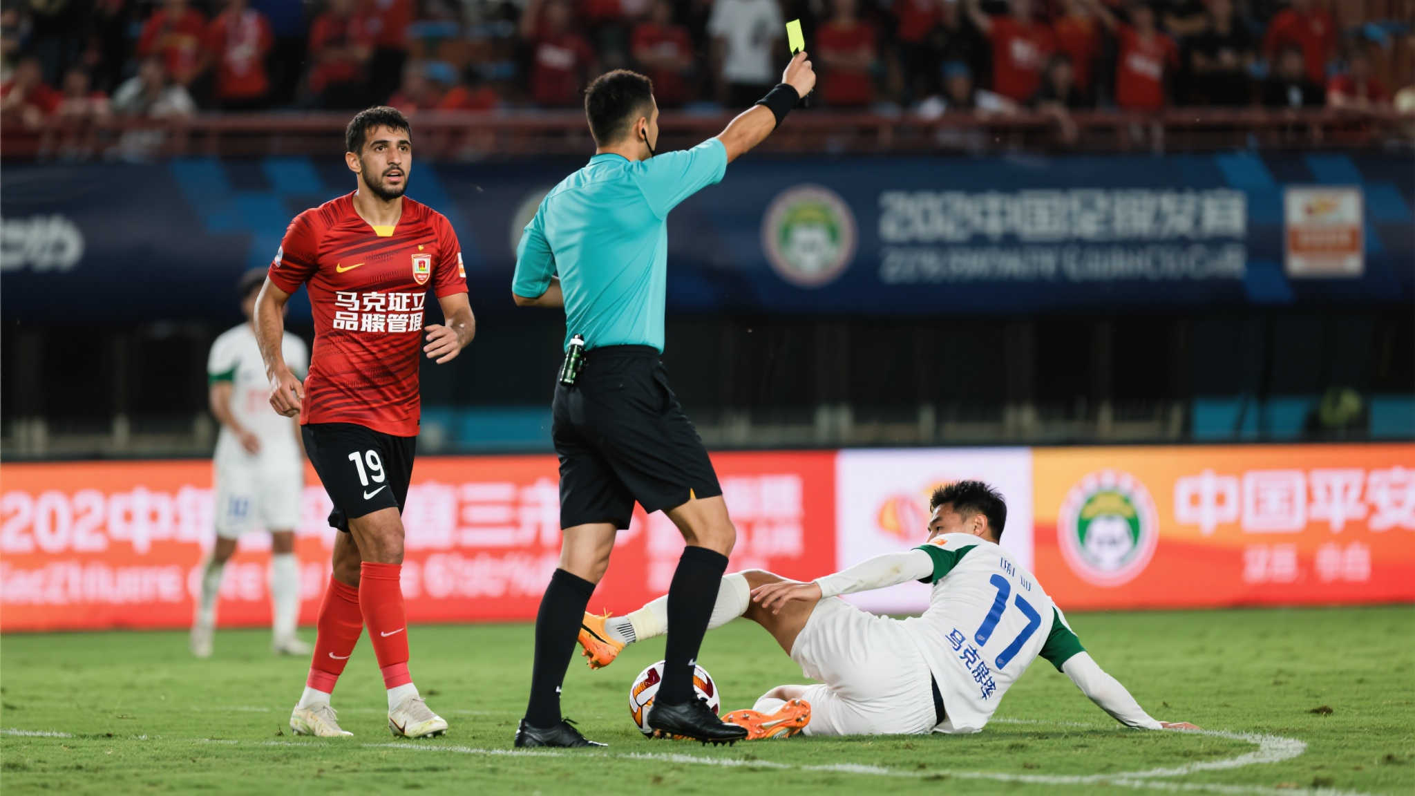 他依然被期 他依然被期